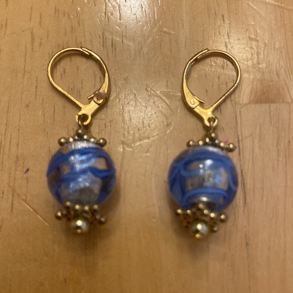 Elegant Blue and Gold tone glass bead hanging Earrings NWOT